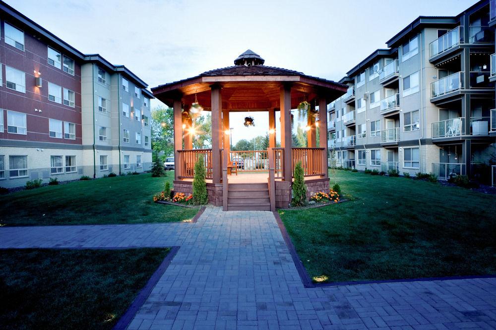 Sandman Hotel & Suites Риджайна Екстериор снимка
