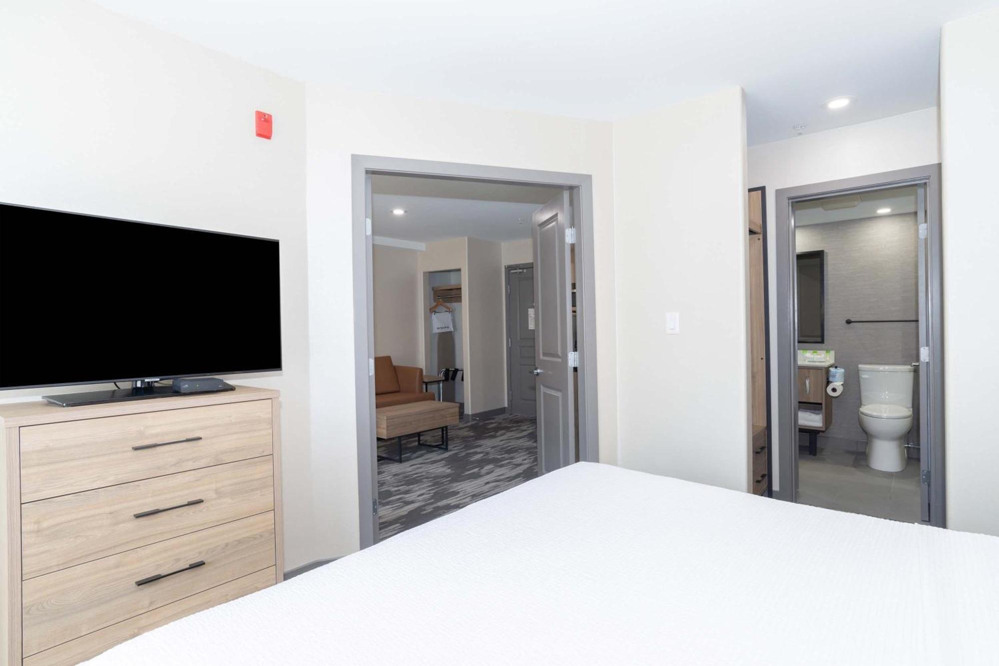 Sandman Hotel & Suites Риджайна Екстериор снимка