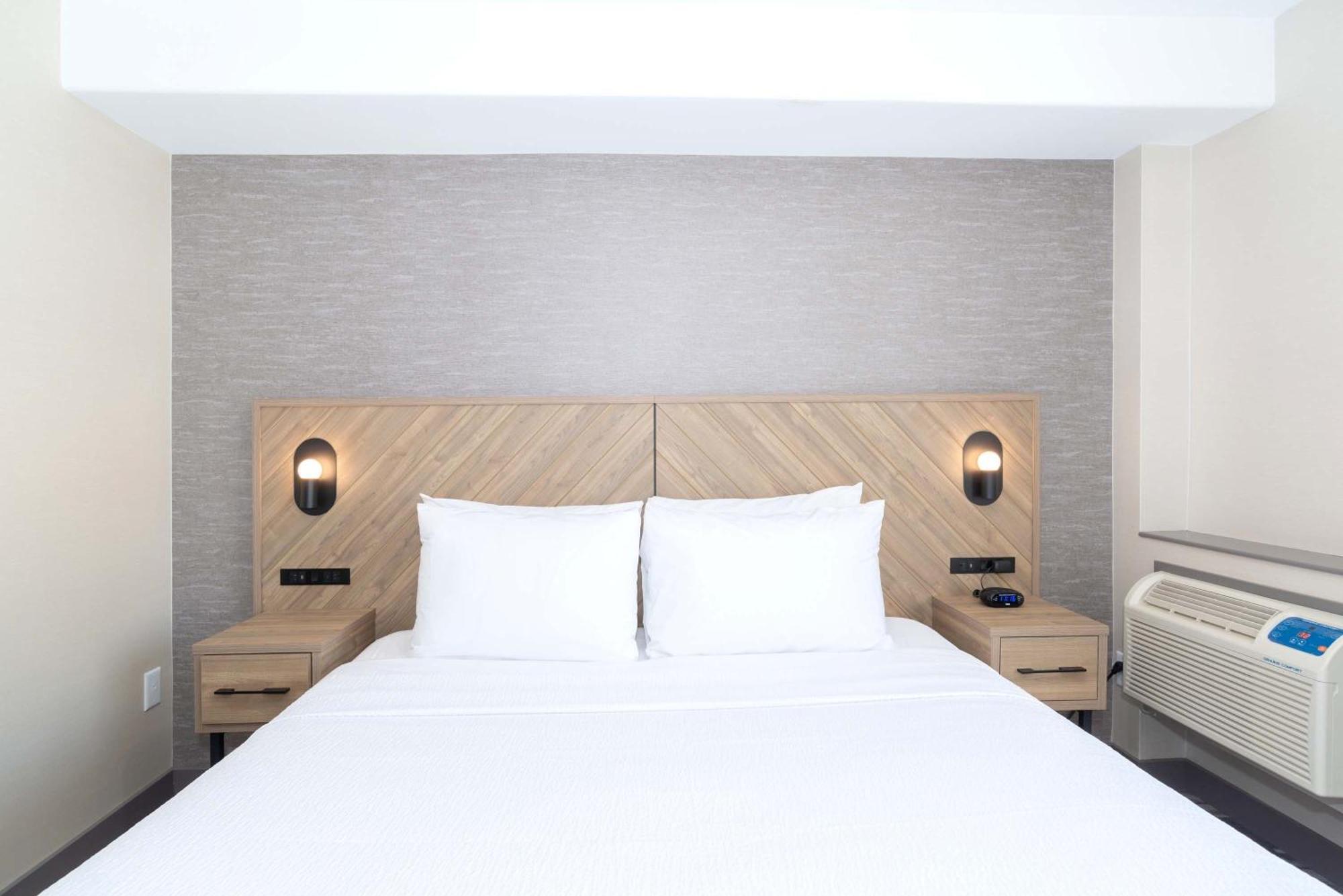 Sandman Hotel & Suites Риджайна Екстериор снимка