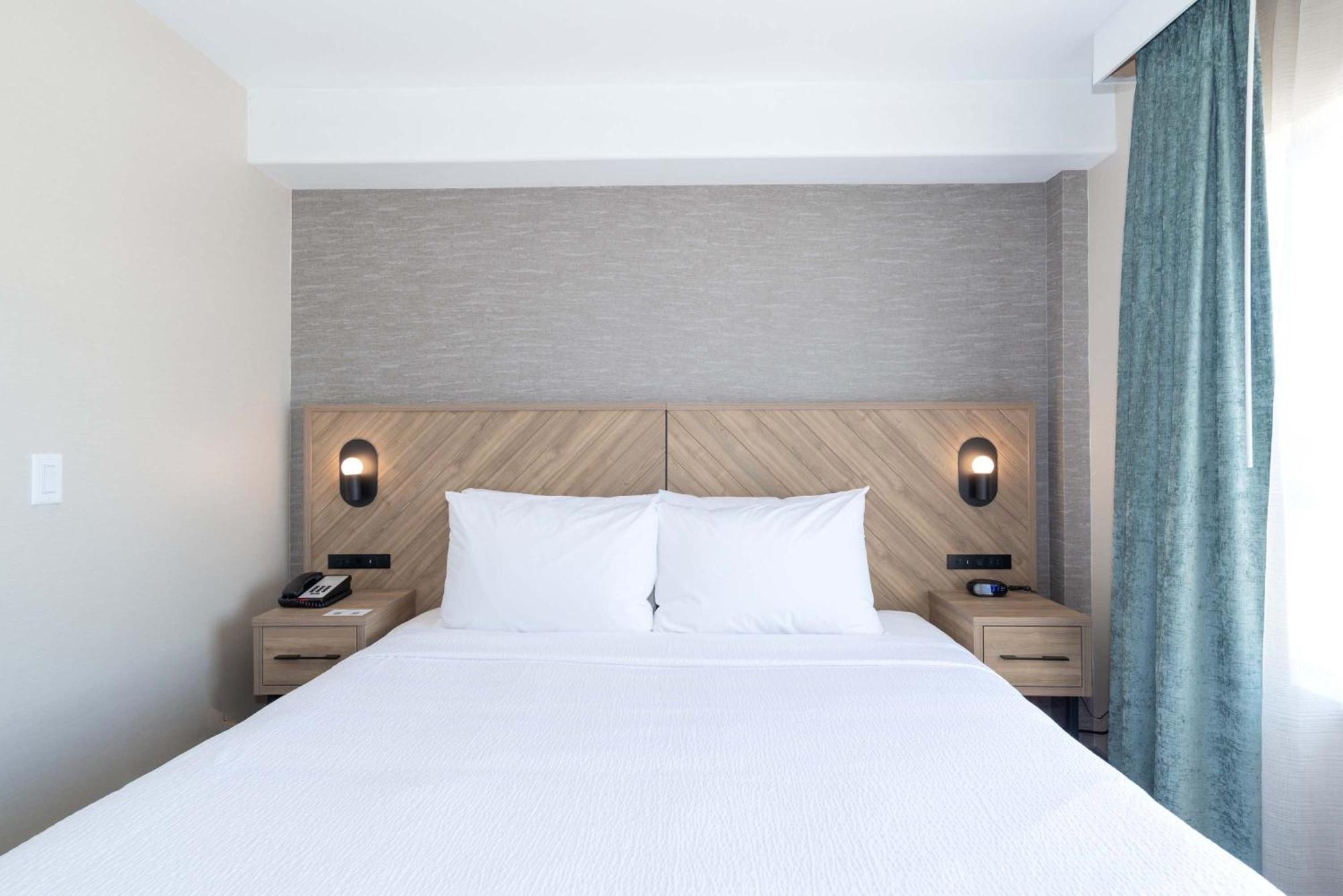 Sandman Hotel & Suites Риджайна Екстериор снимка