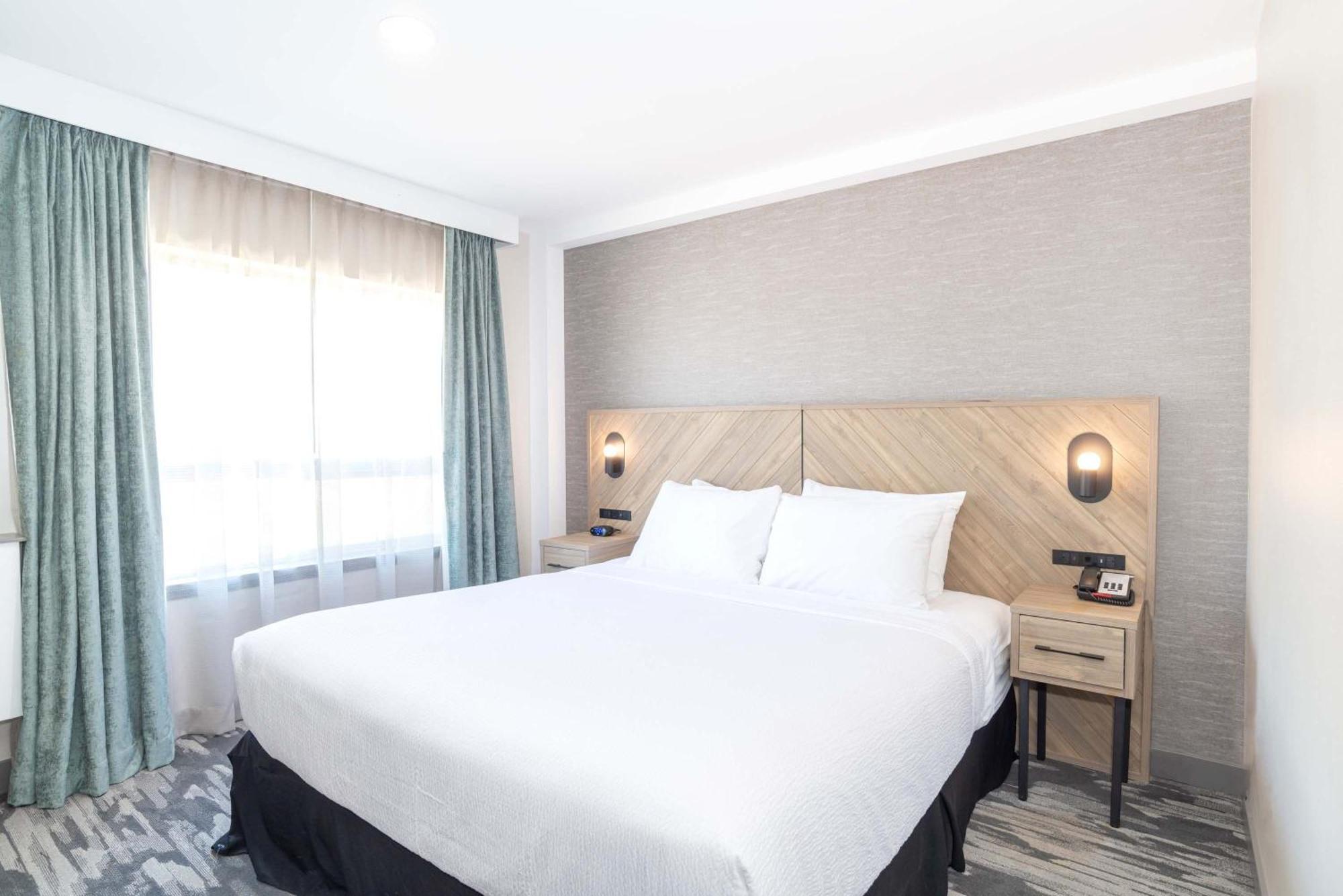 Sandman Hotel & Suites Риджайна Екстериор снимка