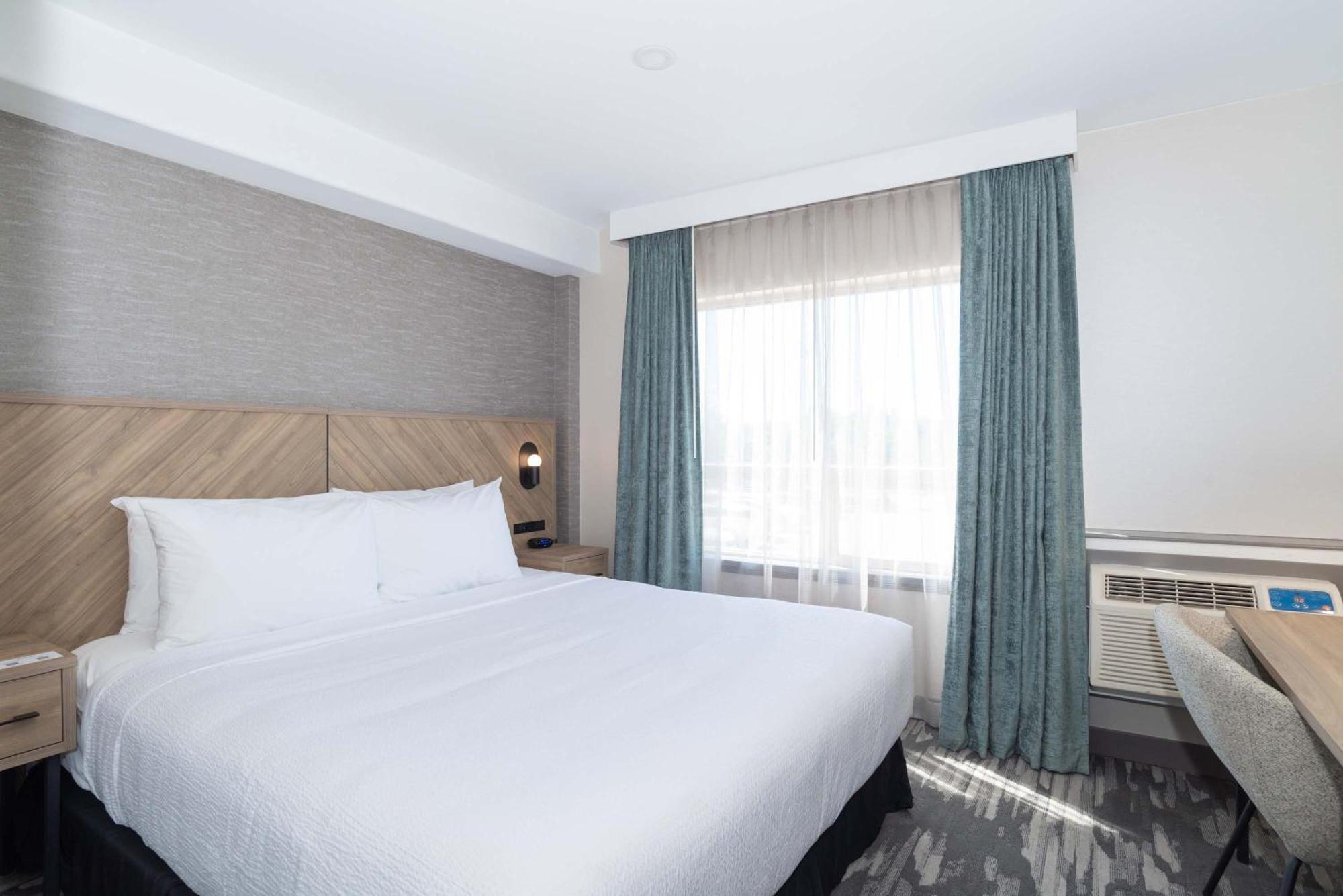 Sandman Hotel & Suites Риджайна Екстериор снимка