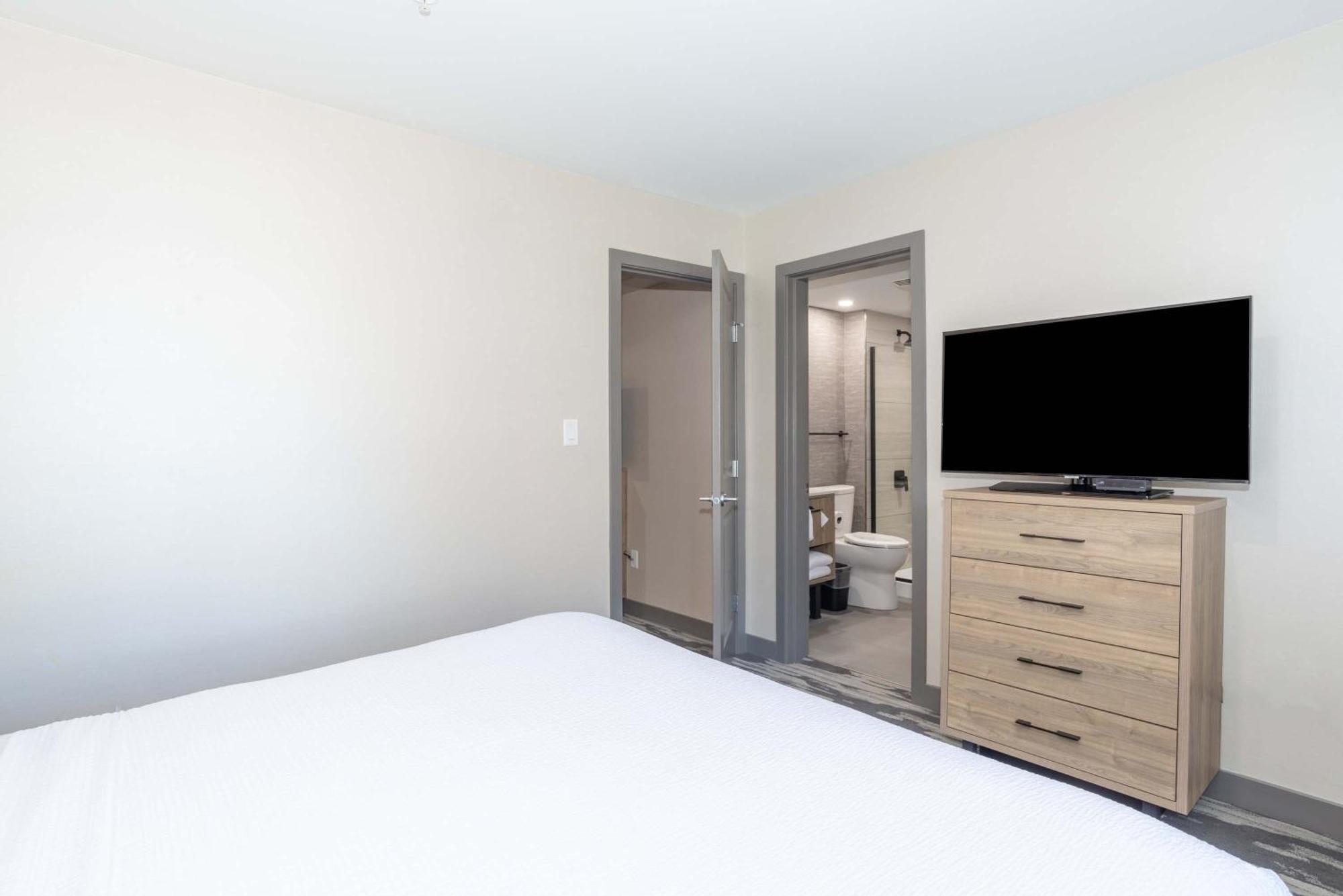 Sandman Hotel & Suites Риджайна Екстериор снимка