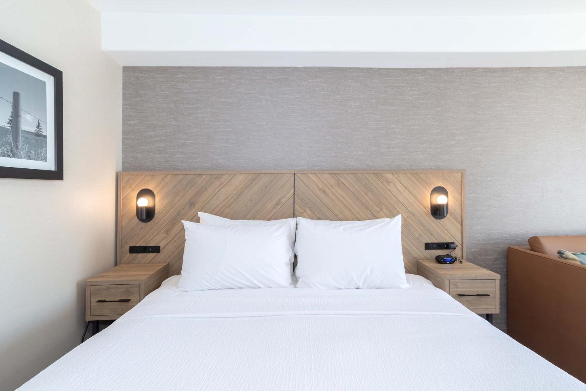 Sandman Hotel & Suites Риджайна Екстериор снимка