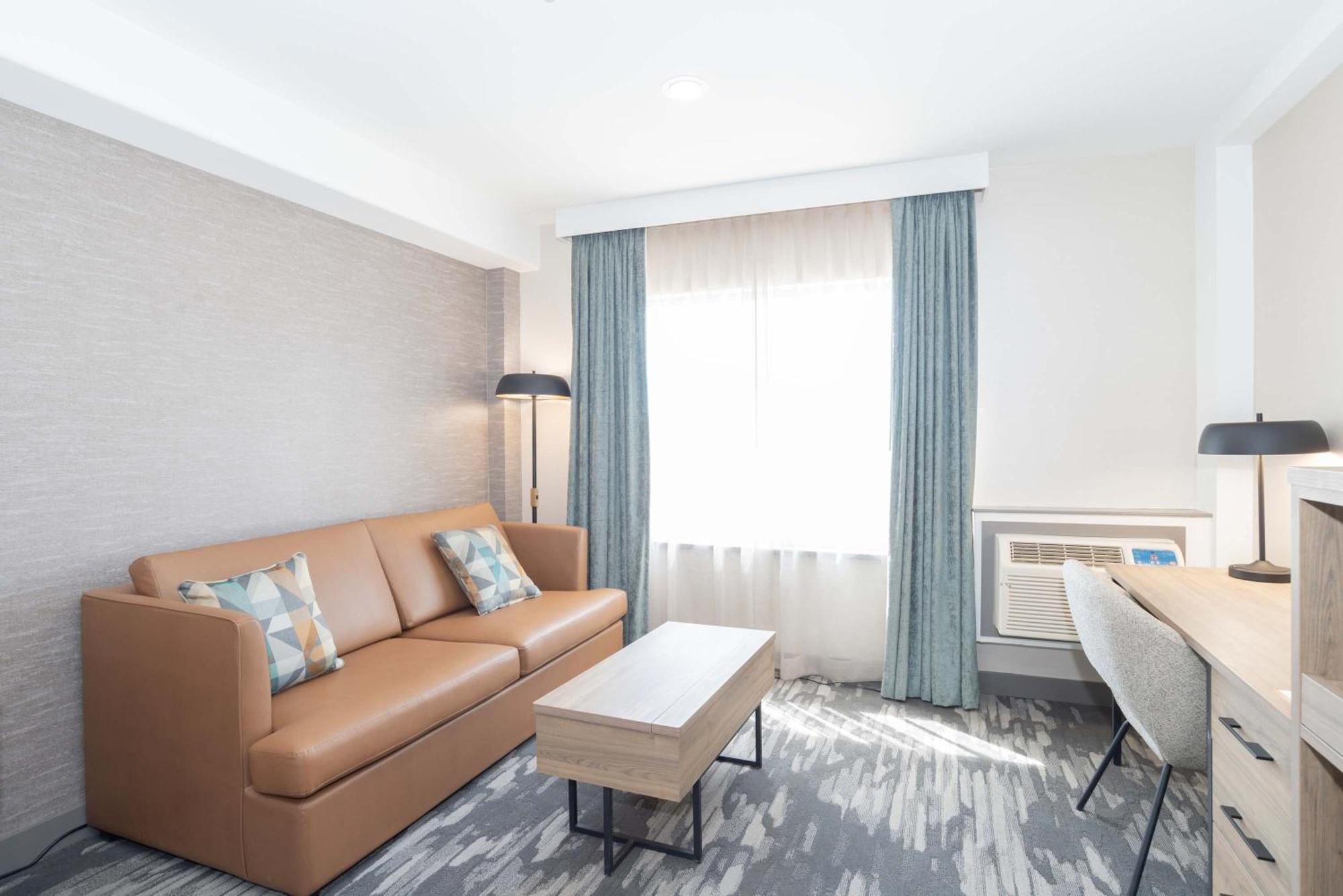 Sandman Hotel & Suites Риджайна Екстериор снимка