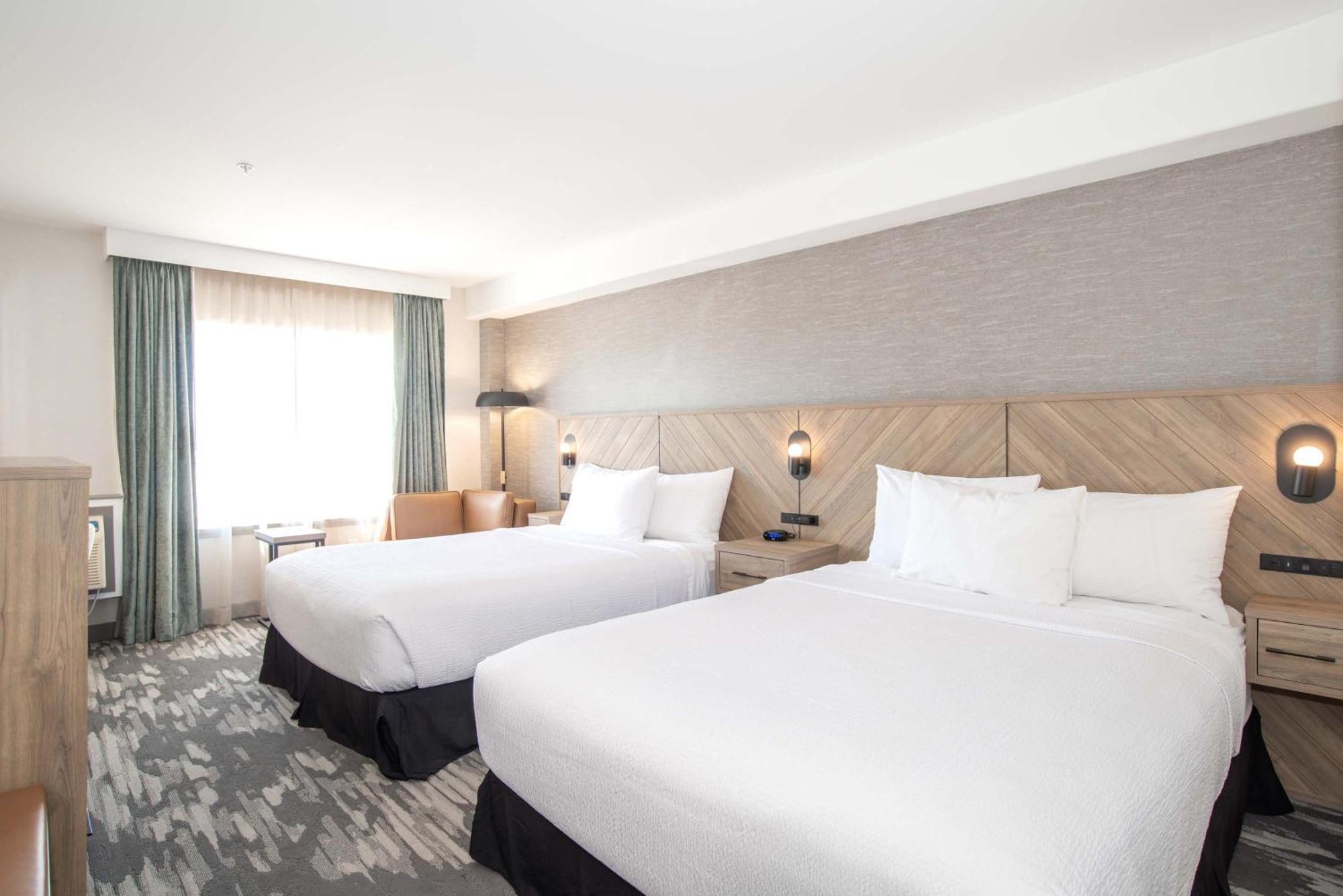 Sandman Hotel & Suites Риджайна Екстериор снимка