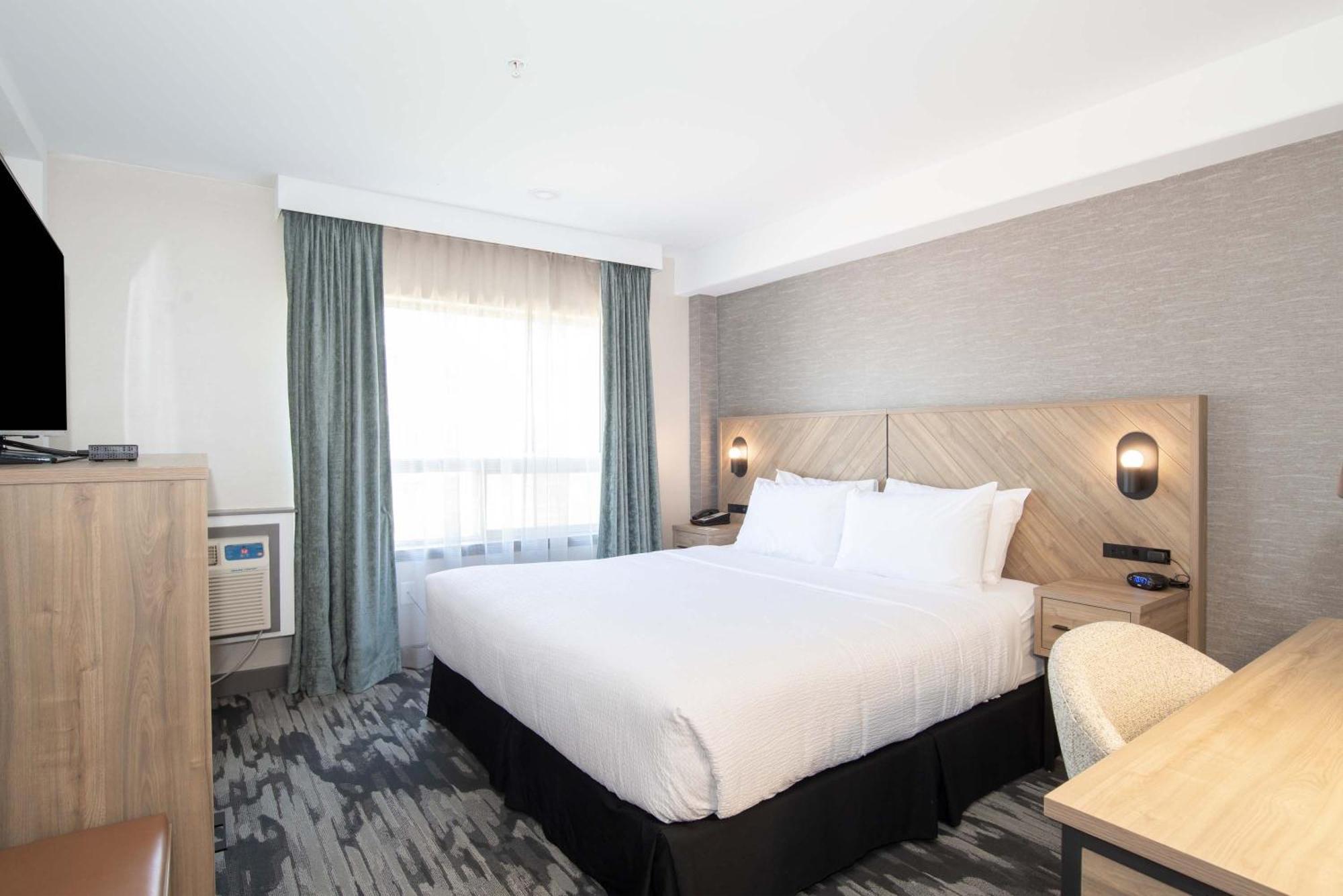 Sandman Hotel & Suites Риджайна Екстериор снимка