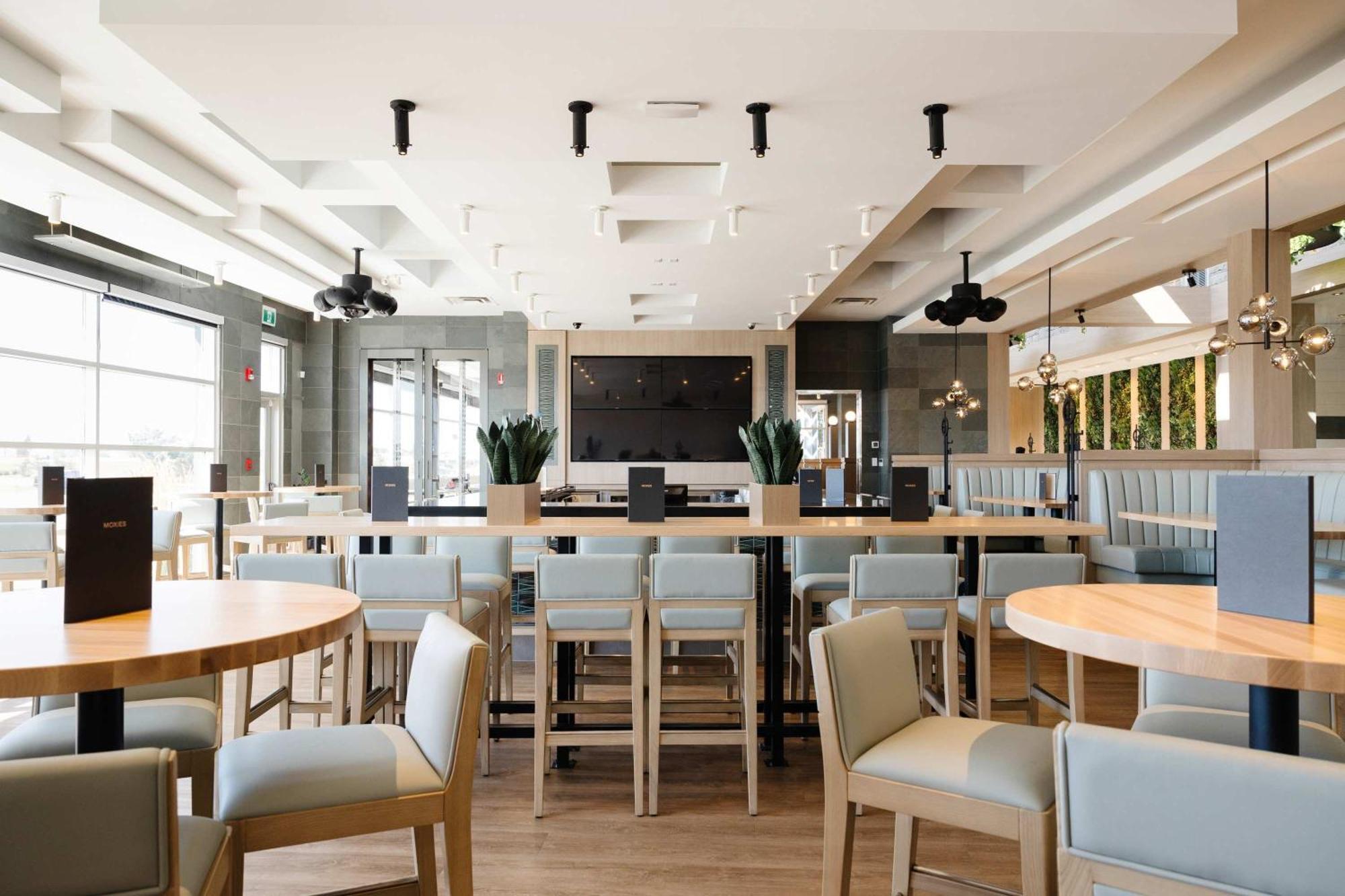 Sandman Hotel & Suites Риджайна Екстериор снимка