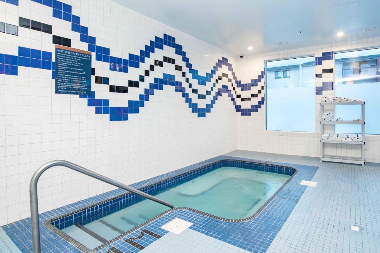 Sandman Hotel & Suites Риджайна Екстериор снимка