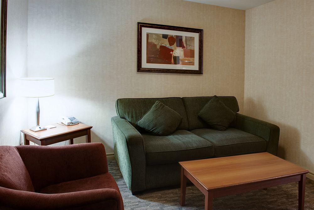 Sandman Hotel & Suites Риджайна Екстериор снимка